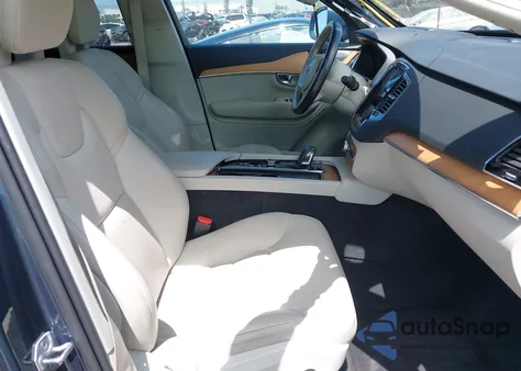 2021 Volvo Xc90 Recharge Plug-In Hybrid T8 Inscription Expression 7 Passenger z USA, uszkodzony, nr VIN YV4BR0CK8M1766955